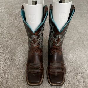 Ariat Size 6.5 B Tombstone Western Boots with Blue and White Stitching